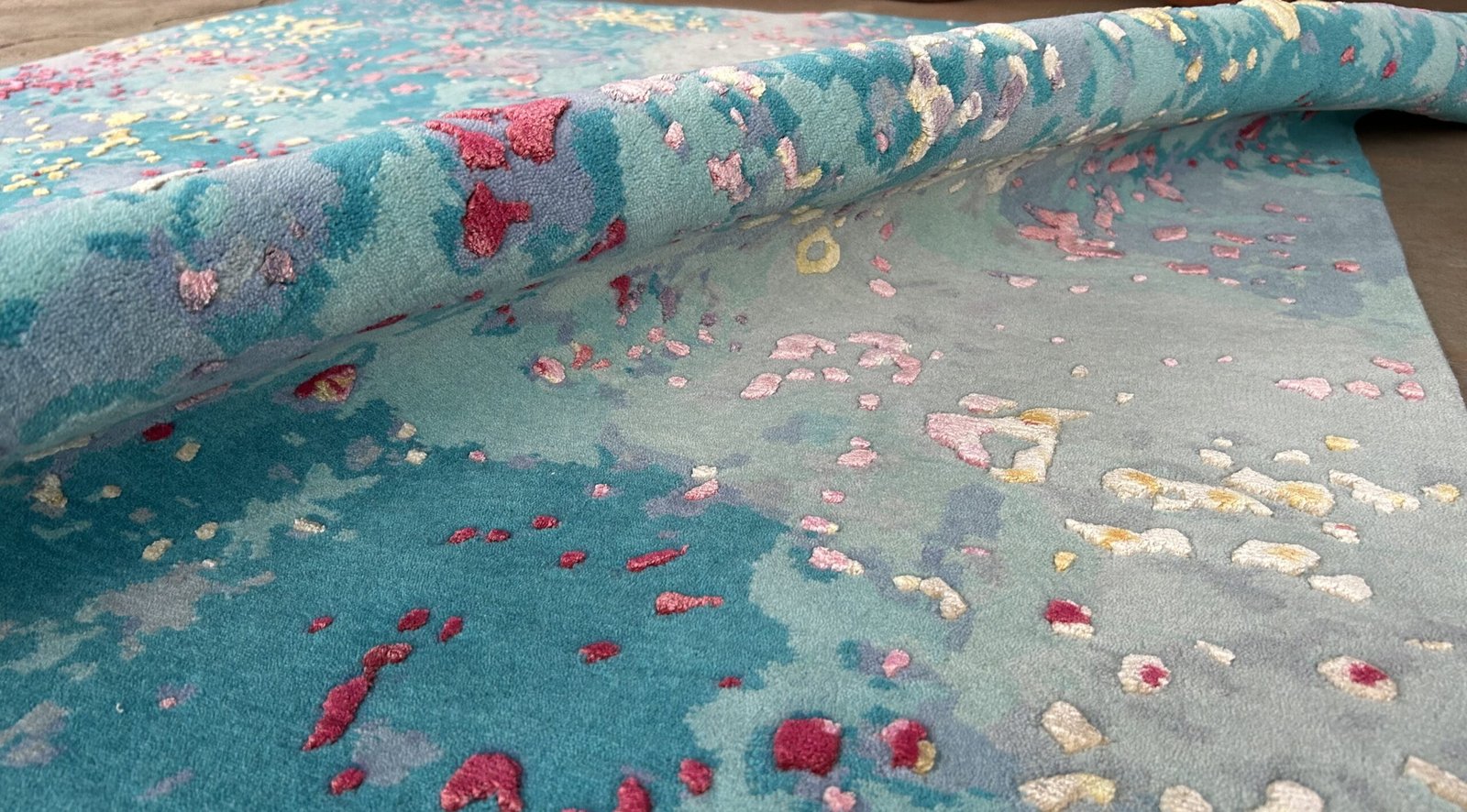 KNOTTY EXPRESSION RUG - Image 2