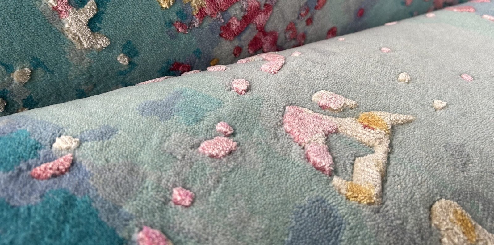 KNOTTY EXPRESSION RUG - Image 3