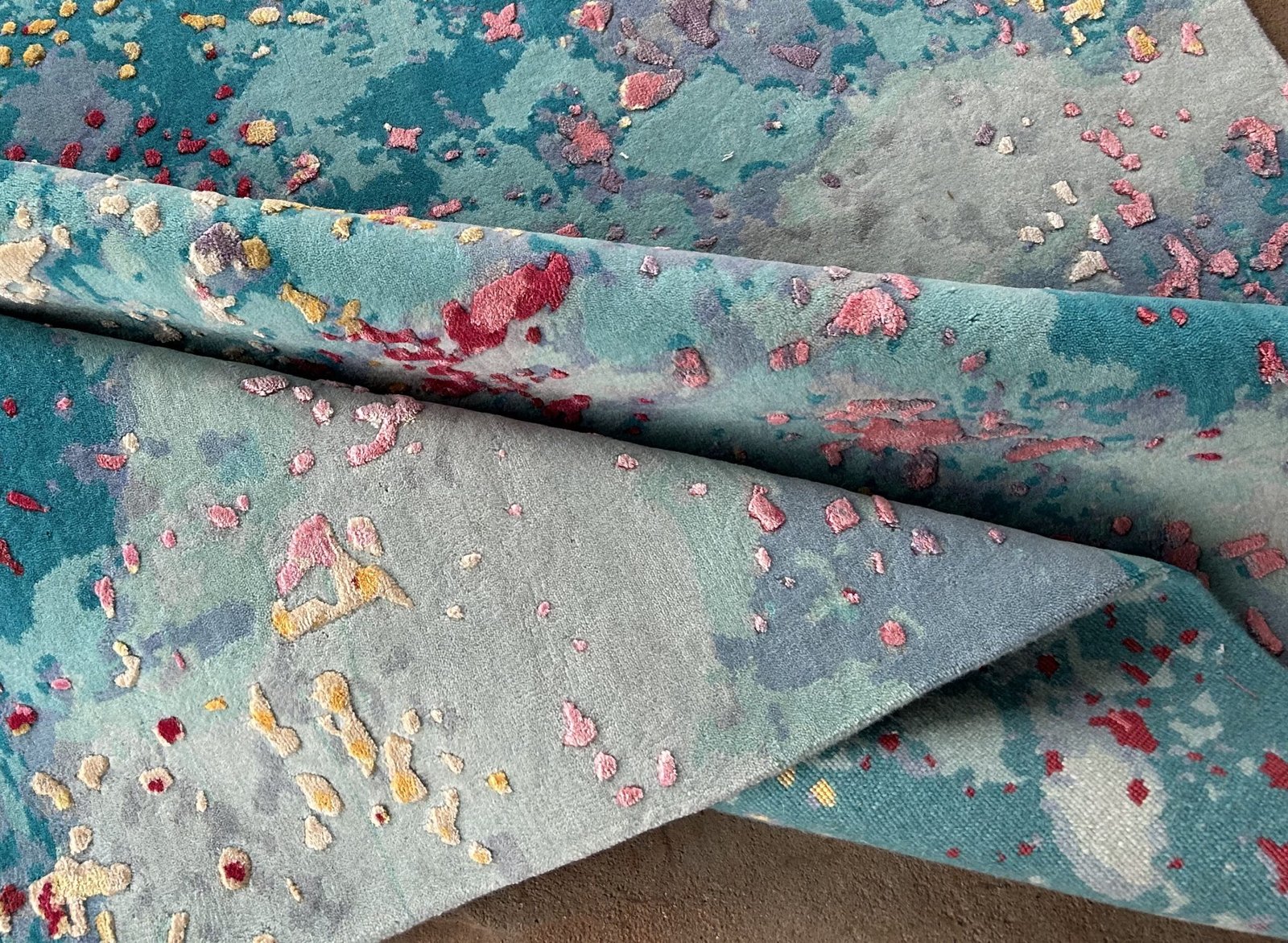 KNOTTY EXPRESSION RUG - Image 4